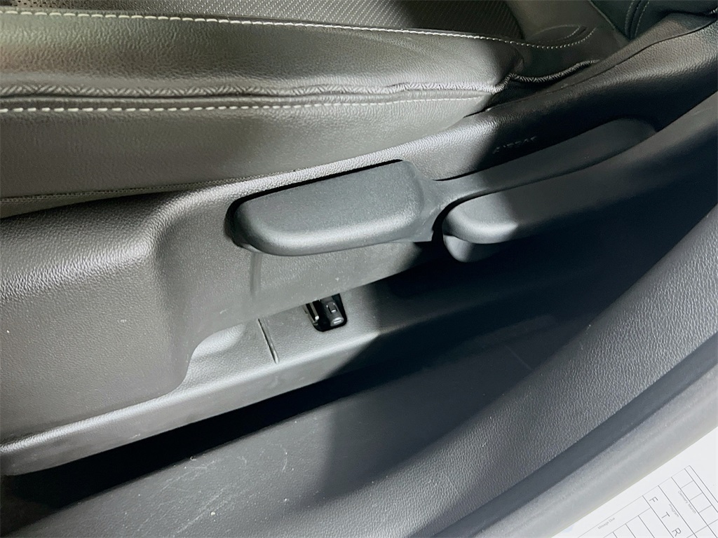 Vehicle image 24 of 34