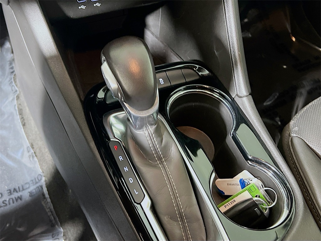 Vehicle image 23 of 34