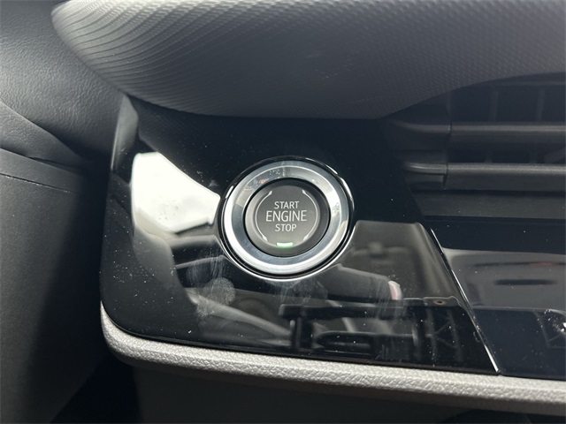 Vehicle image 33 of 46