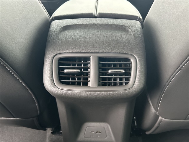 Vehicle image 37 of 46