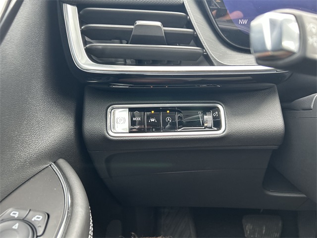 Vehicle image 34 of 46