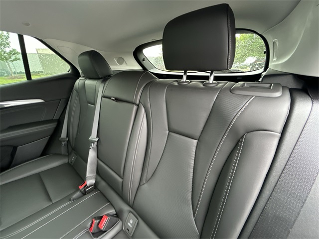 Vehicle image 40 of 46