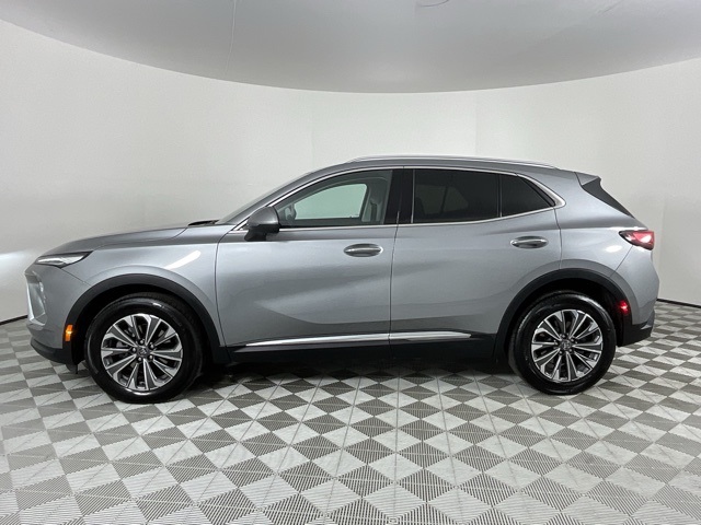 Vehicle image 8 of 24