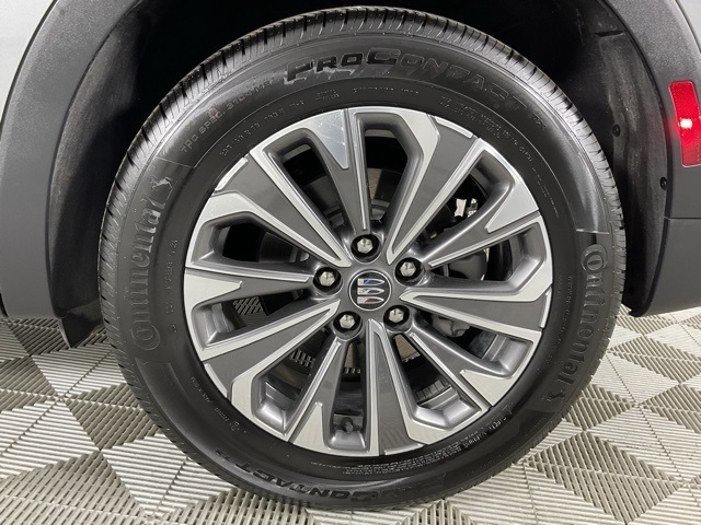 Vehicle image 9 of 24
