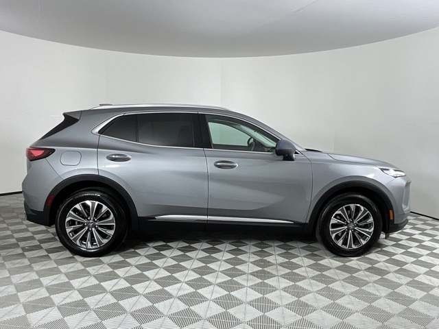 Vehicle image 4 of 24