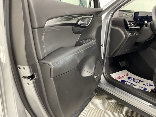 Vehicle image 21 of 24