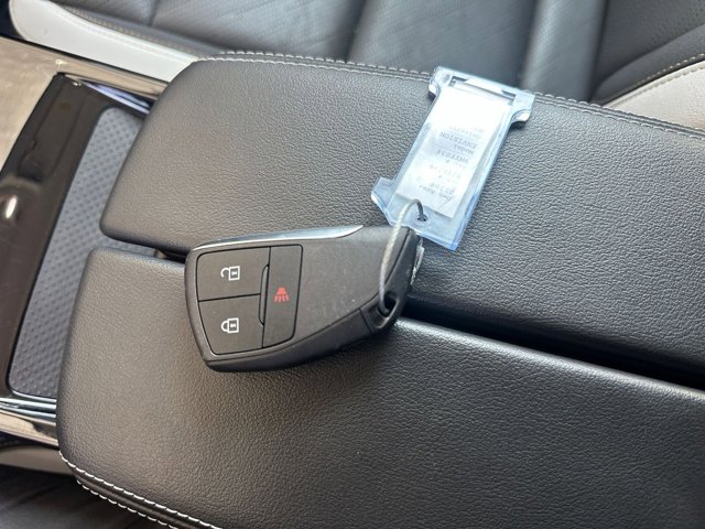Vehicle image 33 of 41