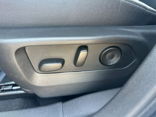 Vehicle image 32 of 41