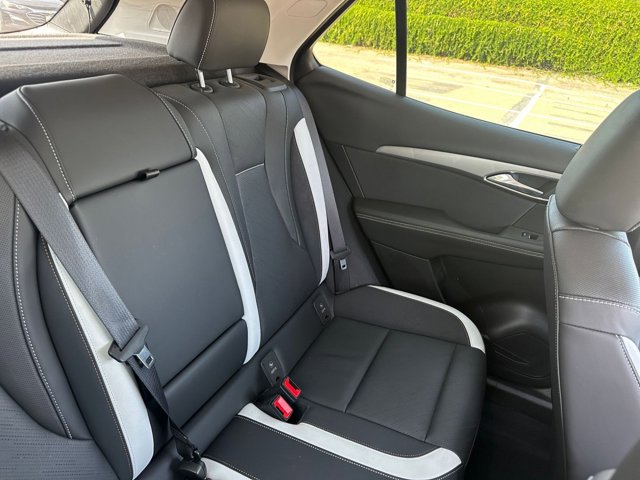 Vehicle image 17 of 41