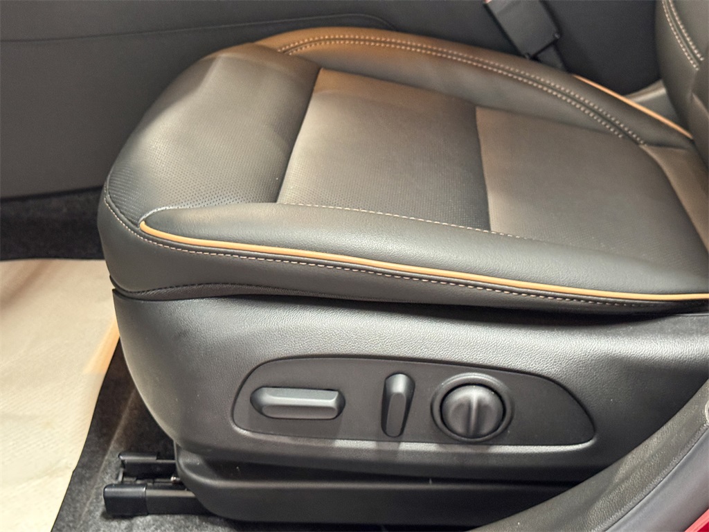 Vehicle image 46 of 48