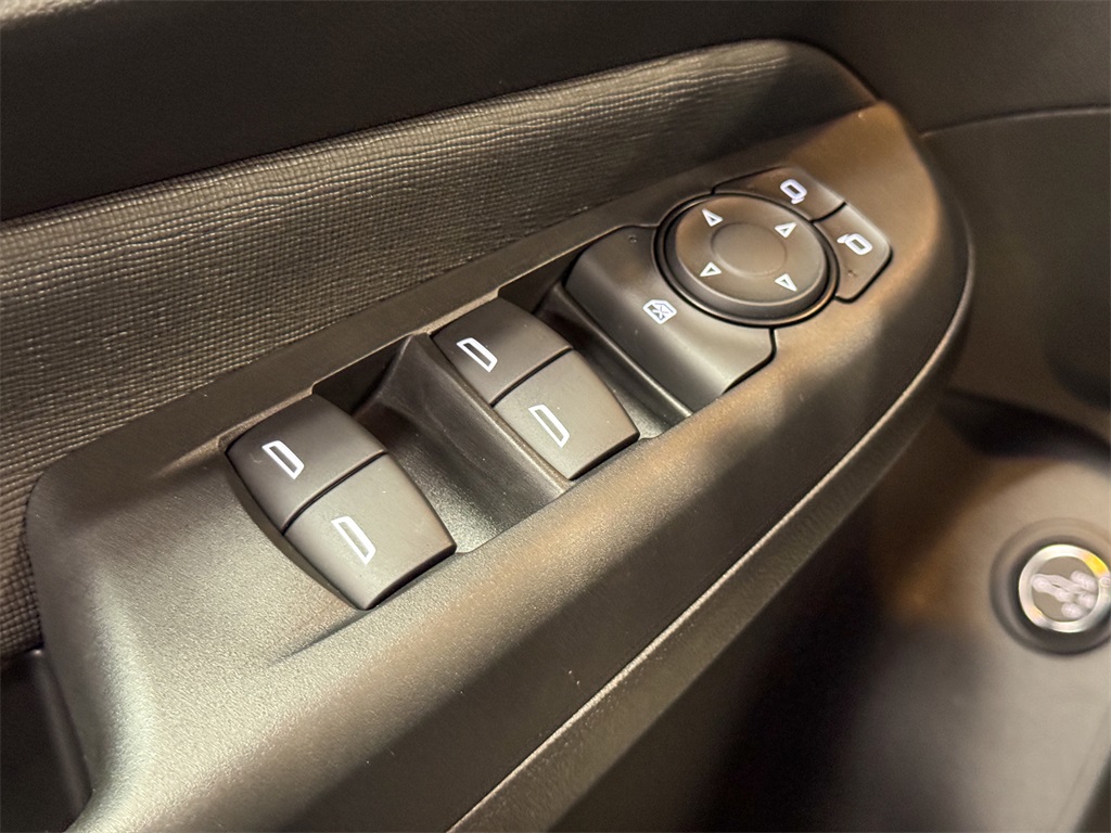 Vehicle image 37 of 48
