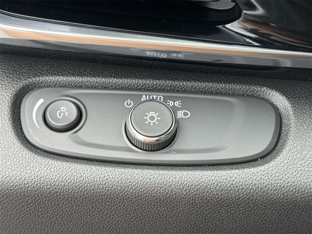Vehicle image 14 of 30