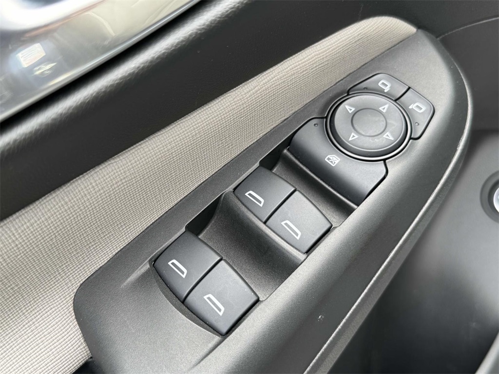 Vehicle image 16 of 30