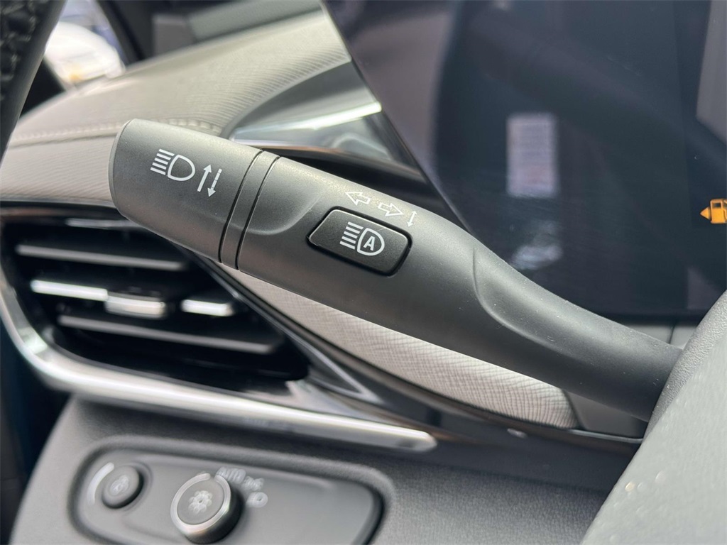 Vehicle image 19 of 30
