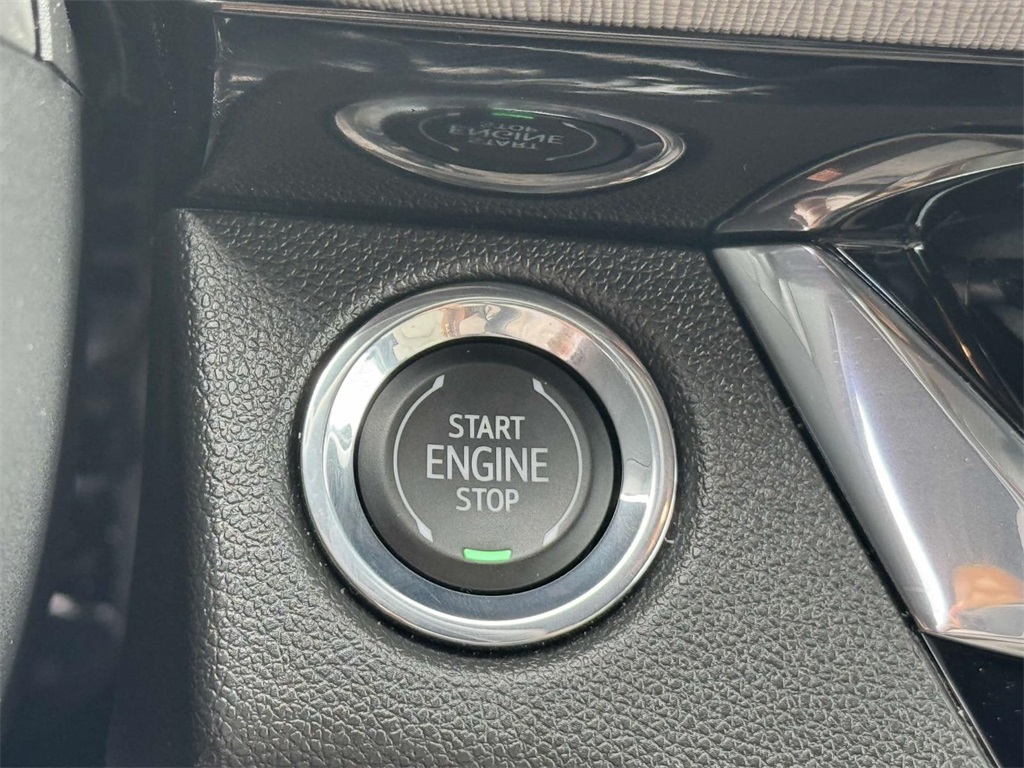 Vehicle image 13 of 30