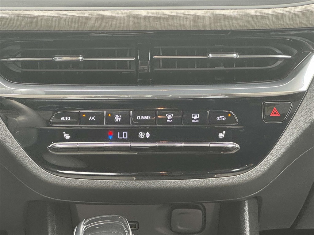 Vehicle image 10 of 30