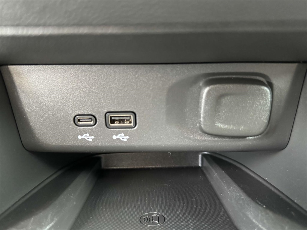 Vehicle image 11 of 30
