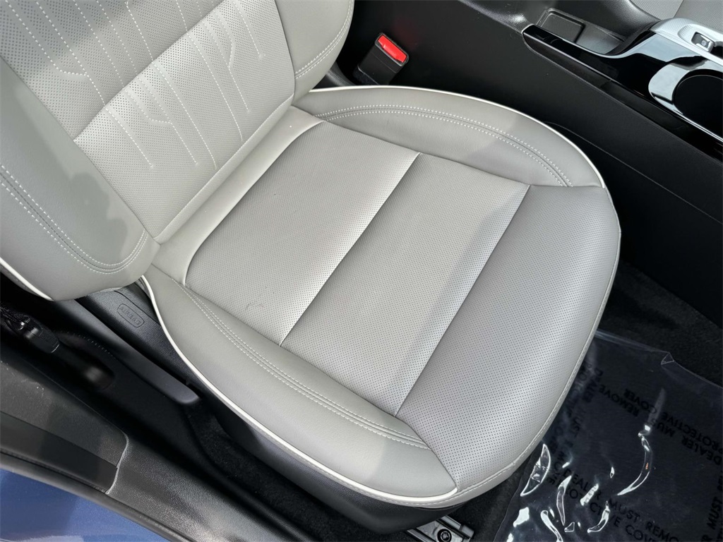 Vehicle image 23 of 30