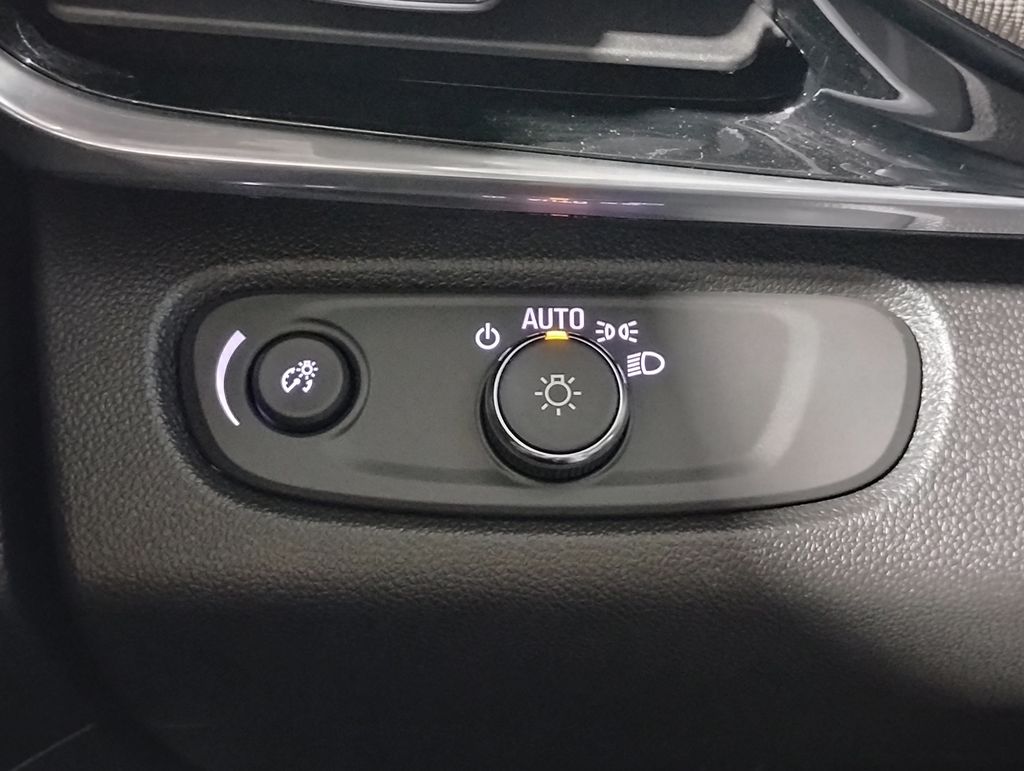Vehicle image 28 of 44