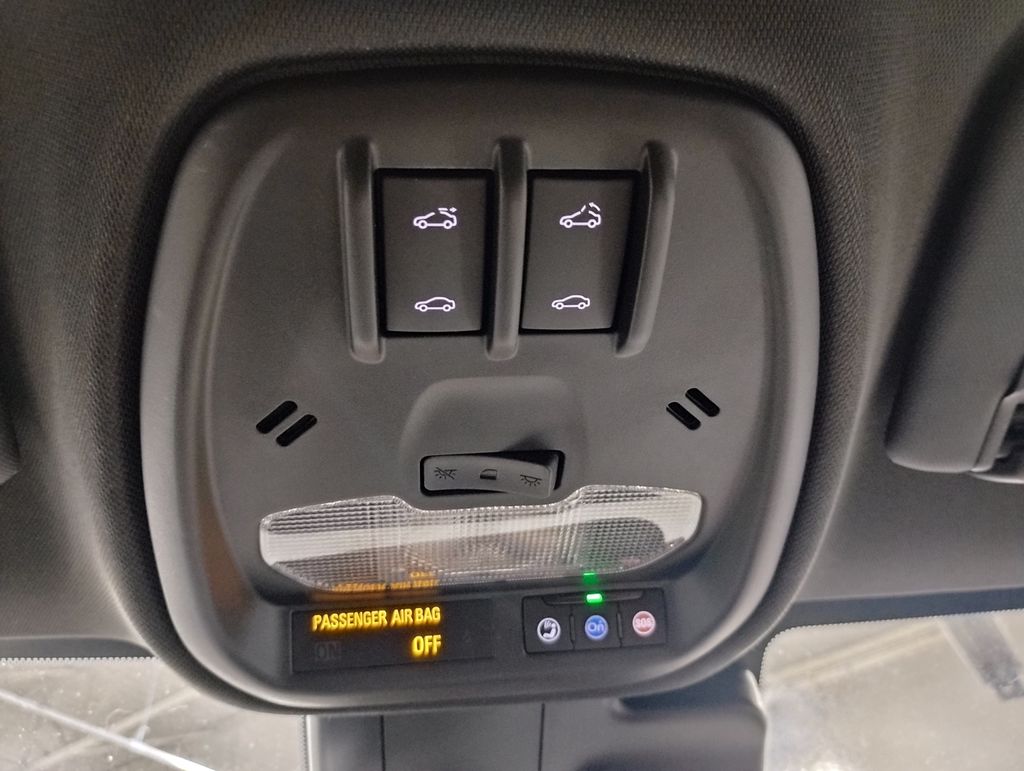 Vehicle image 25 of 44