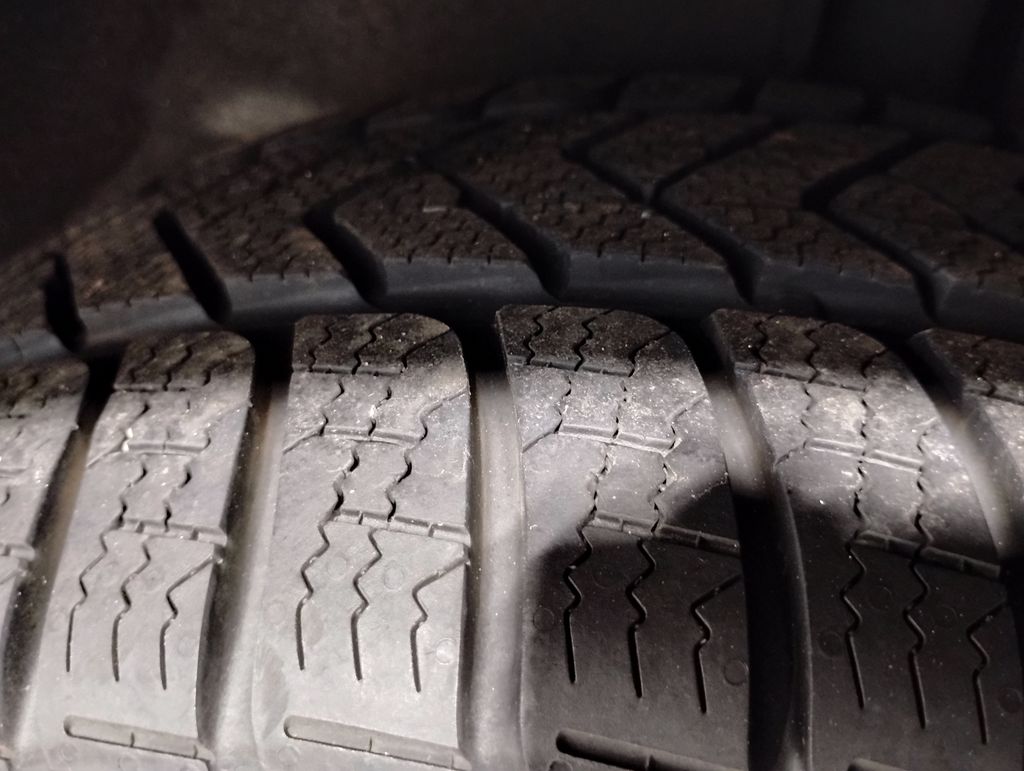 Vehicle image 20 of 44