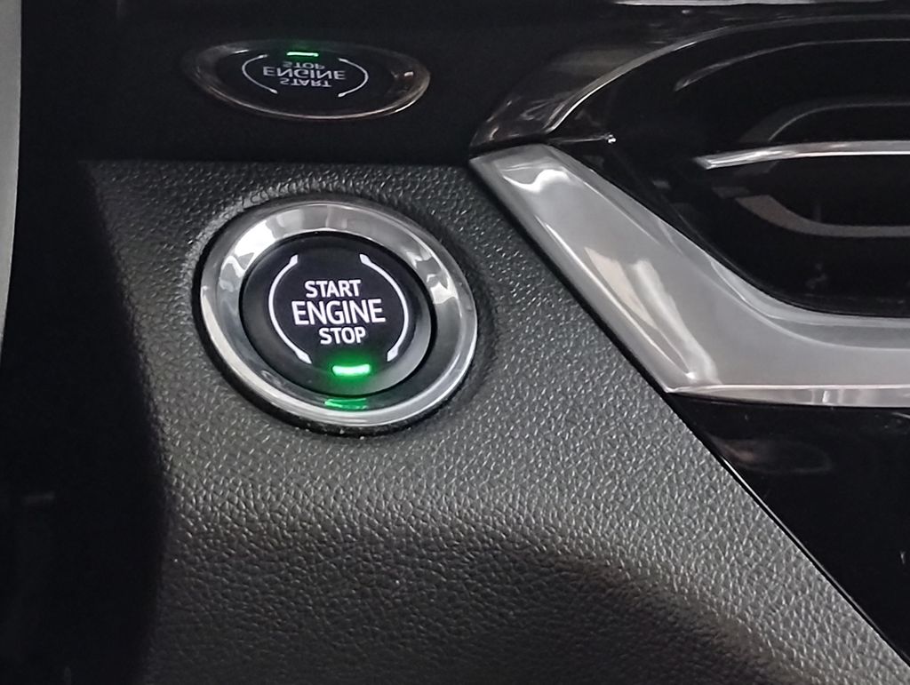 Vehicle image 27 of 44