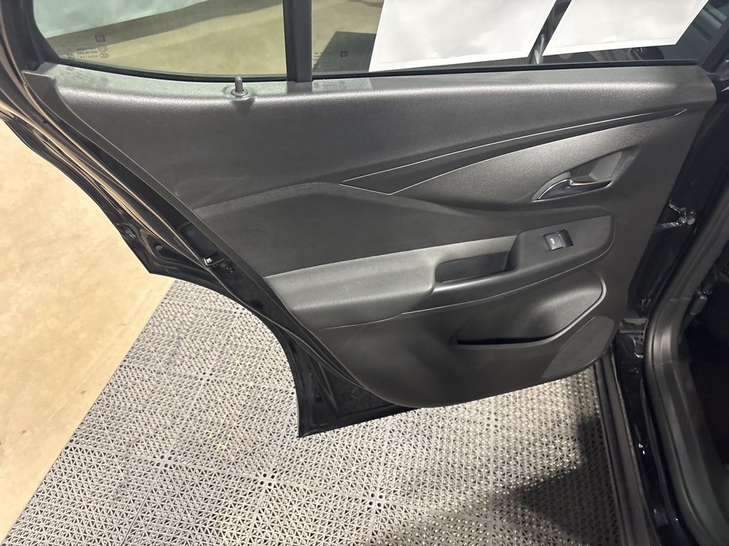 Vehicle image 37 of 45