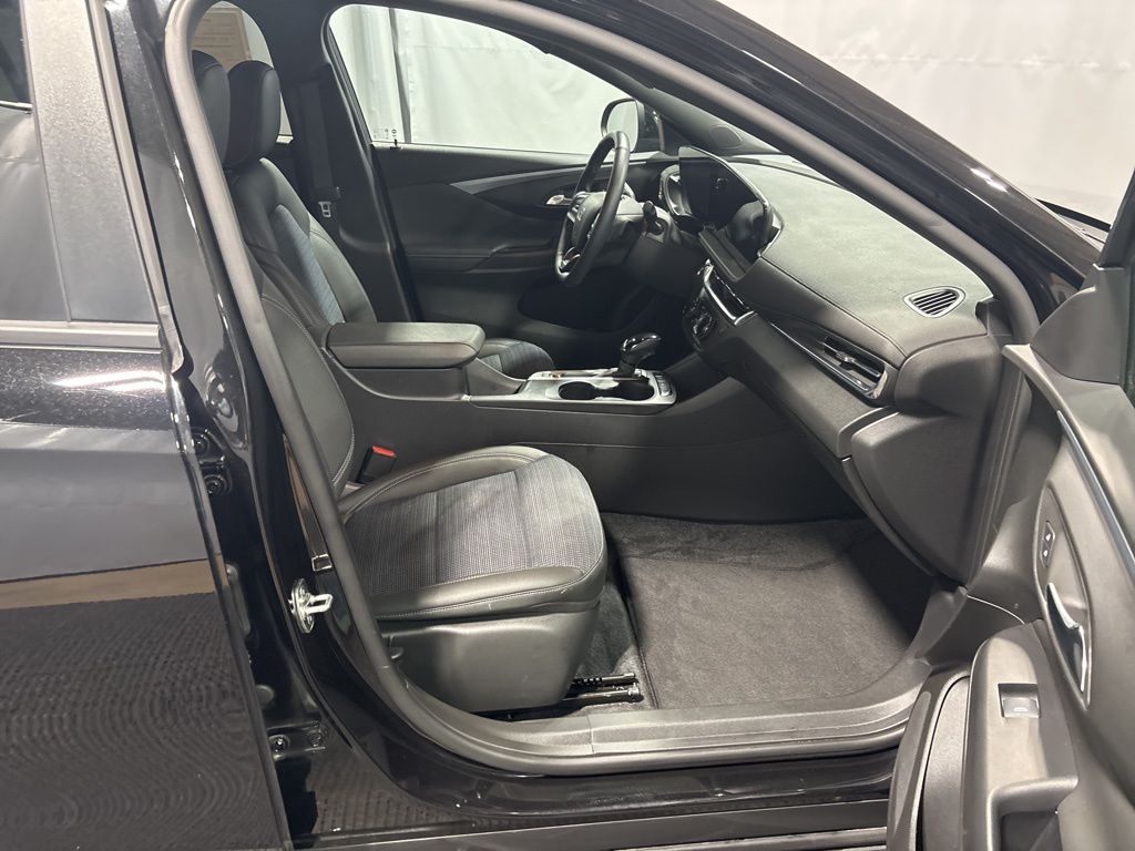 Vehicle image 29 of 45