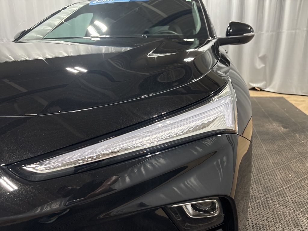 Vehicle image 10 of 45
