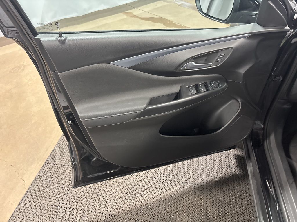 Vehicle image 26 of 45