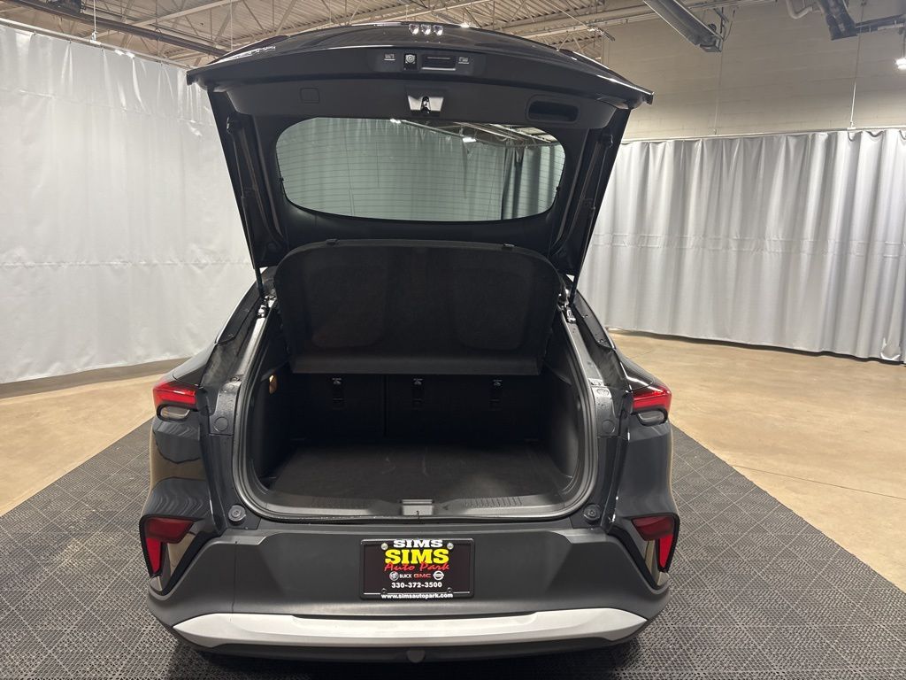 Vehicle image 33 of 45