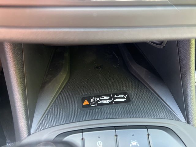 Vehicle image 27 of 31