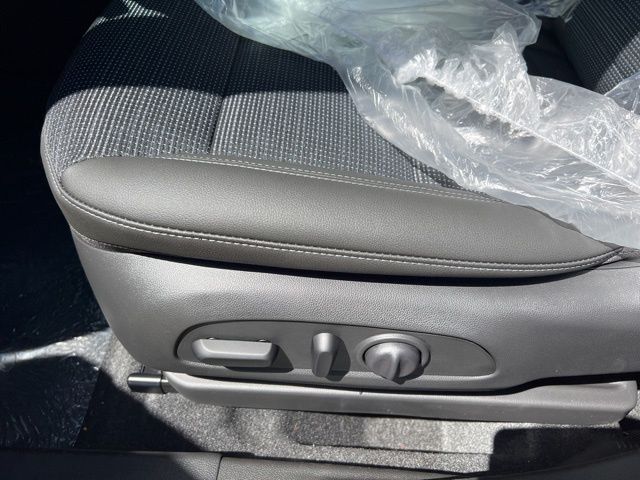 Vehicle image 26 of 31