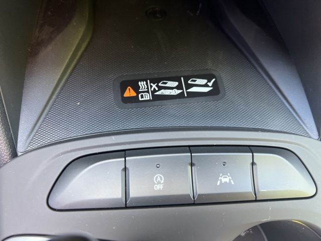 Vehicle image 14 of 31