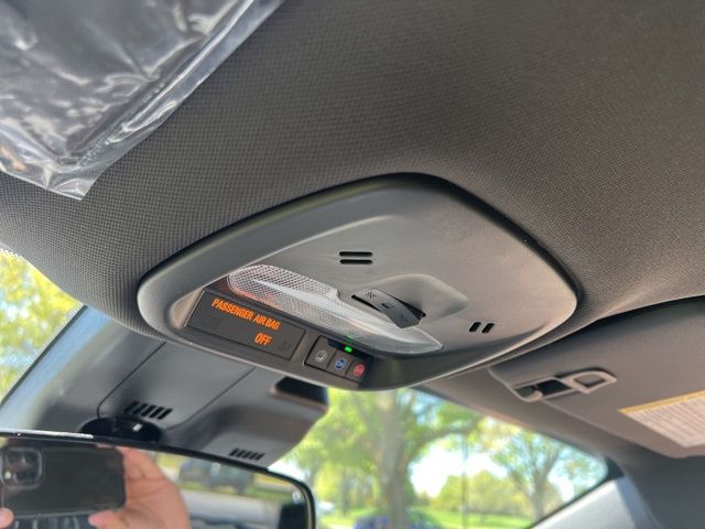 Vehicle image 20 of 31