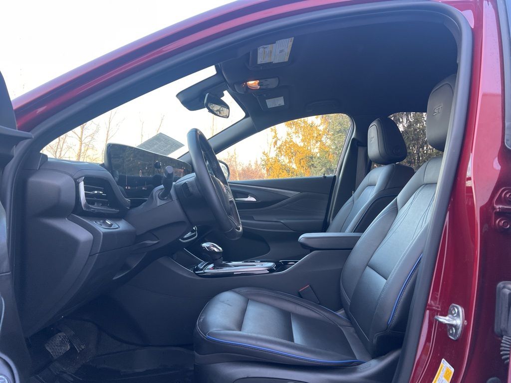 2024 Buick Envista Sport Touring Image 8 of 27