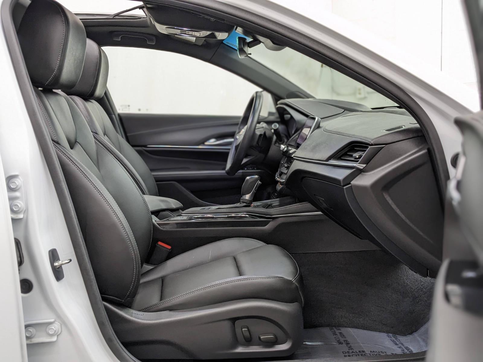 Vehicle image 11 of 34