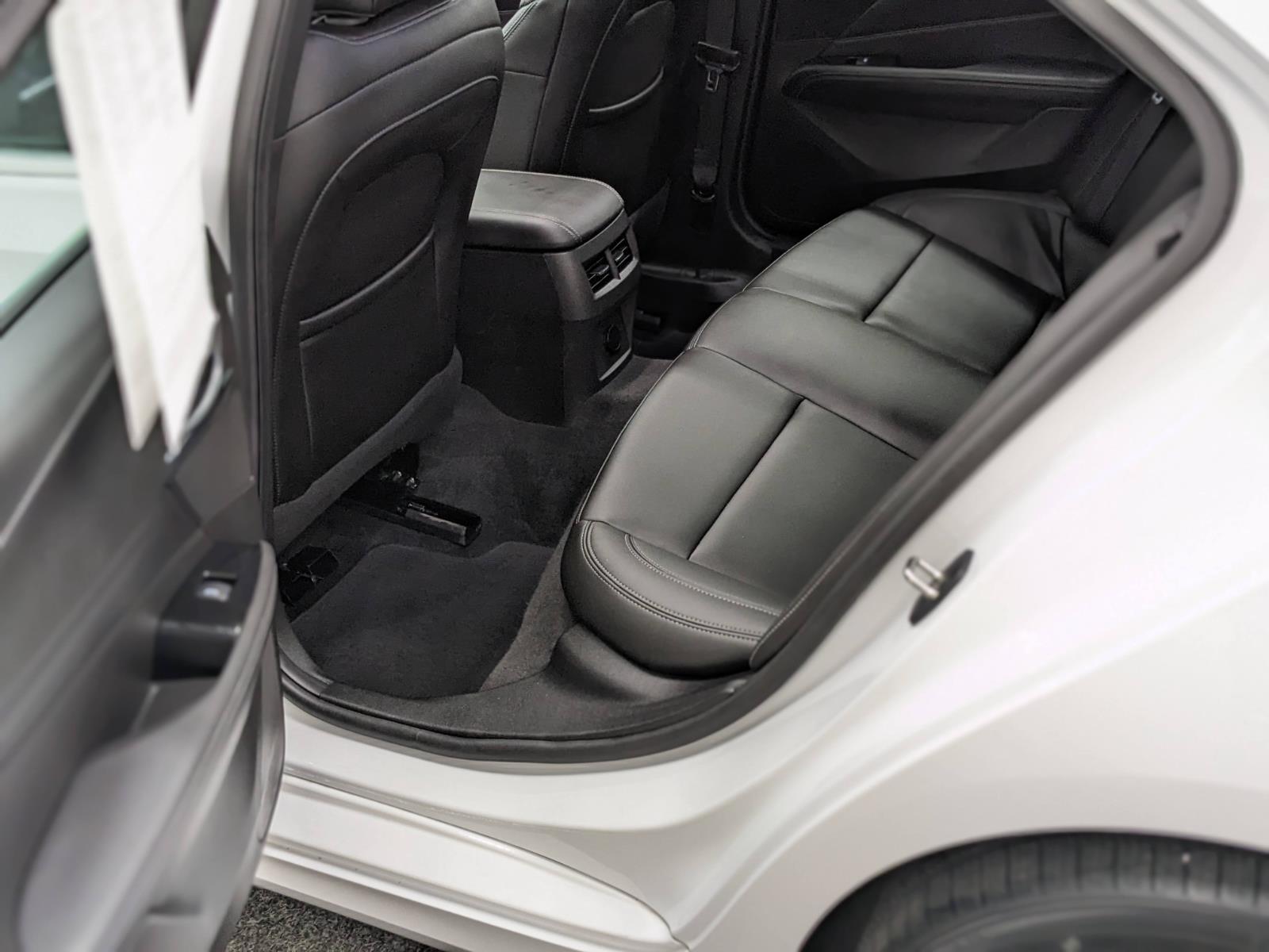 Vehicle image 12 of 34