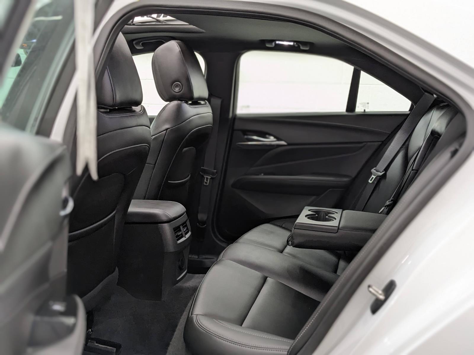 Vehicle image 13 of 34
