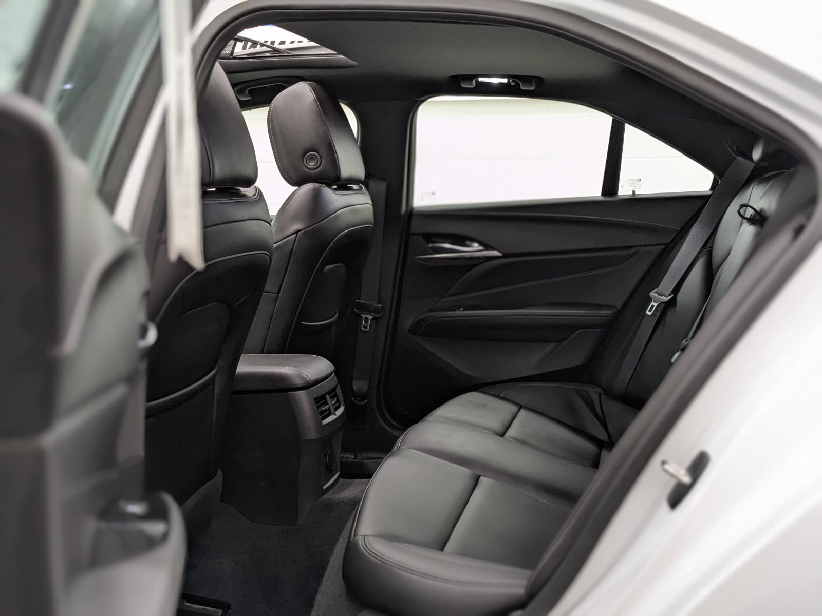 Vehicle image 9 of 34