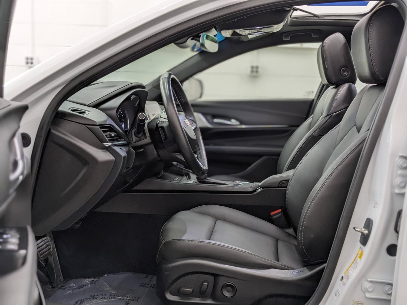 Vehicle image 31 of 34