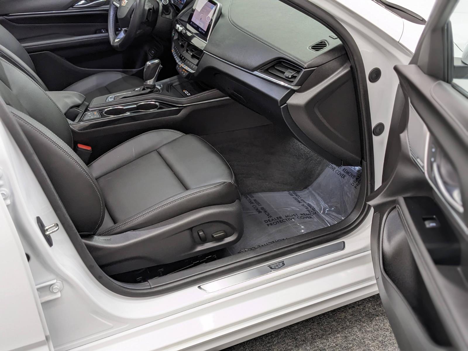 Vehicle image 14 of 34