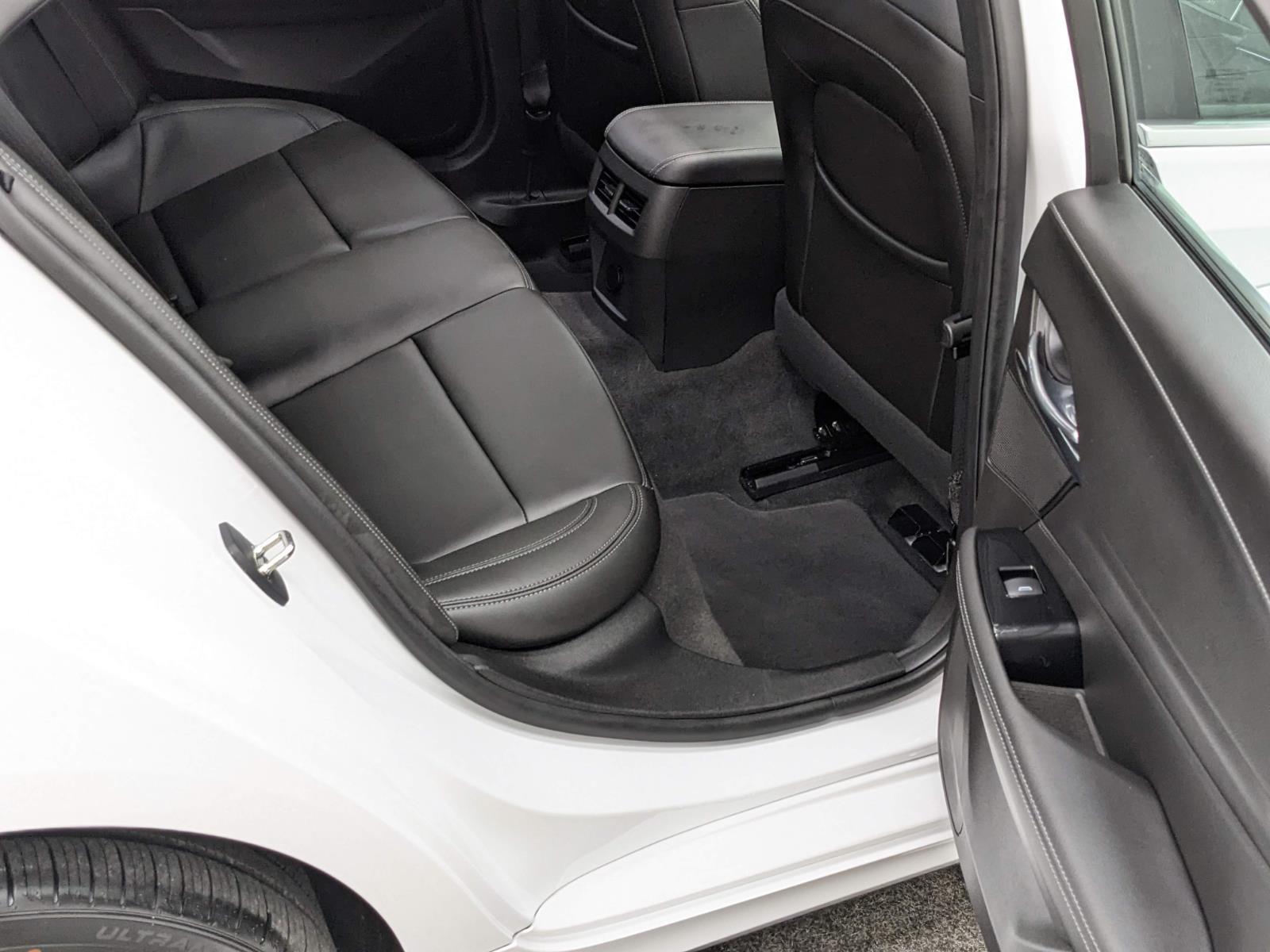 Vehicle image 10 of 34
