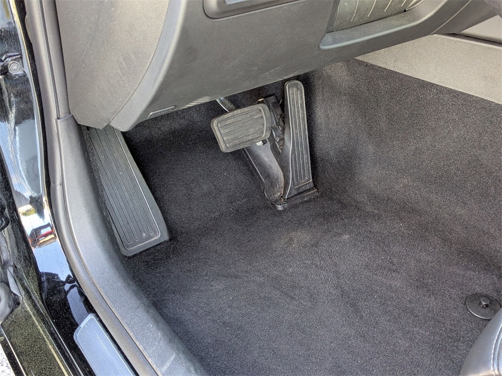 Vehicle image 16 of 29