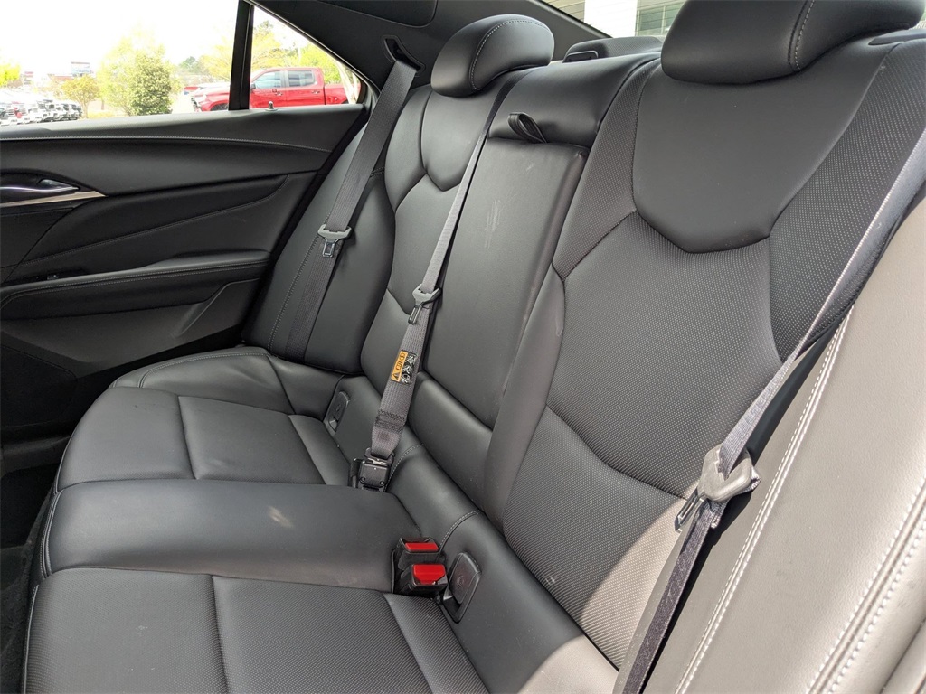 Vehicle image 27 of 30