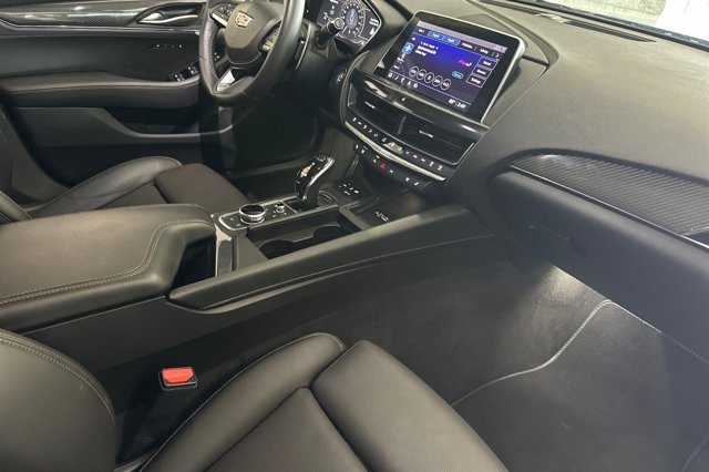 Vehicle image 15 of 28