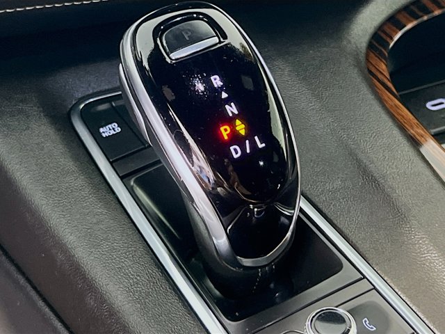 Vehicle image 21 of 31