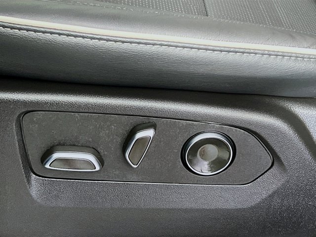 Vehicle image 13 of 31