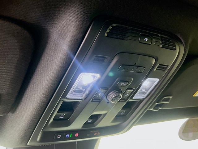 Vehicle image 18 of 31