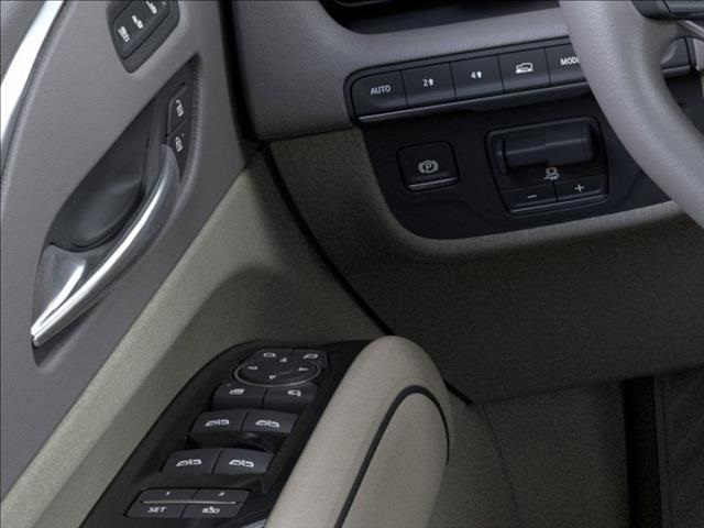 Vehicle image 19 of 24